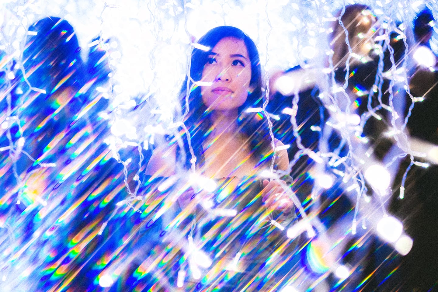 fractals-girl-christmas-lights-purple-lens-flare-white-prism-photography-blue